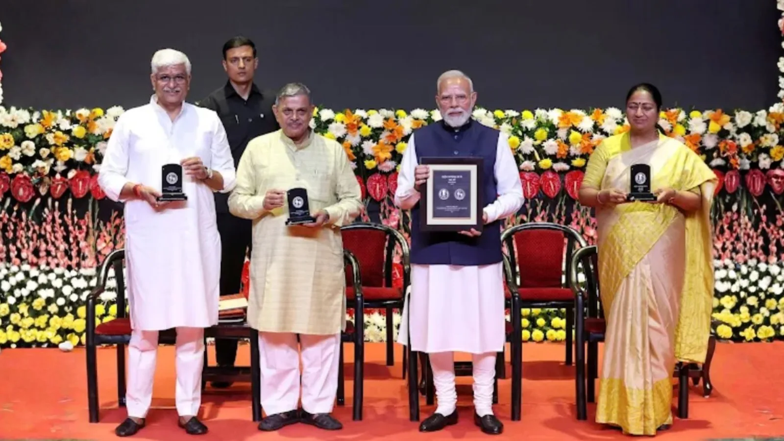 100 rupees coin by PM MODI